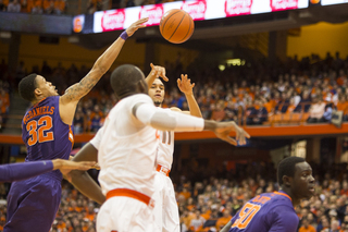 Tyler Ennis looks for Baye Moussa Keita inside. Keita left the game with a sprained right knee.