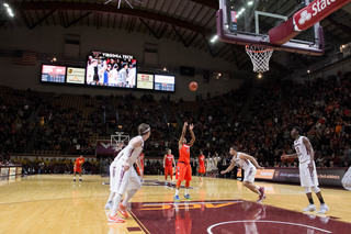 Ron Patterson releases the second of two missed free throws with 4.3 seconds left. SU's two-point lead would stand, as Malik Müller missed a shot at the buzzer.