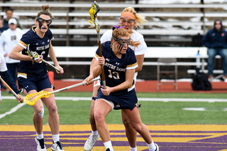 The Fighting Irish's Andie Aldave dominated SU on the draw.